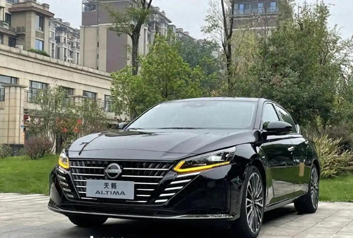 東風日產天籟:長超4米9,2.0T爆發243馬力,舒適與動力兼備