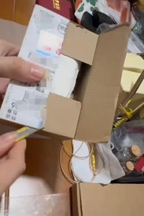 女子網(wǎng)購100克黃金收到一卷手紙