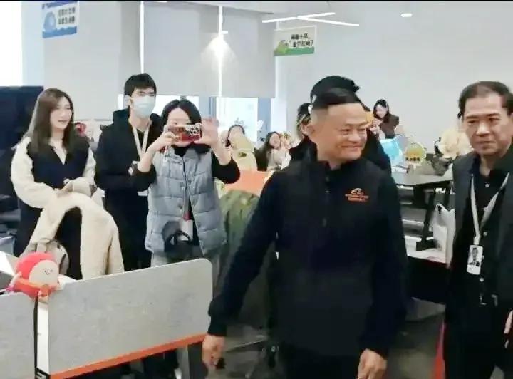 AI救場 阿里重回牌桌