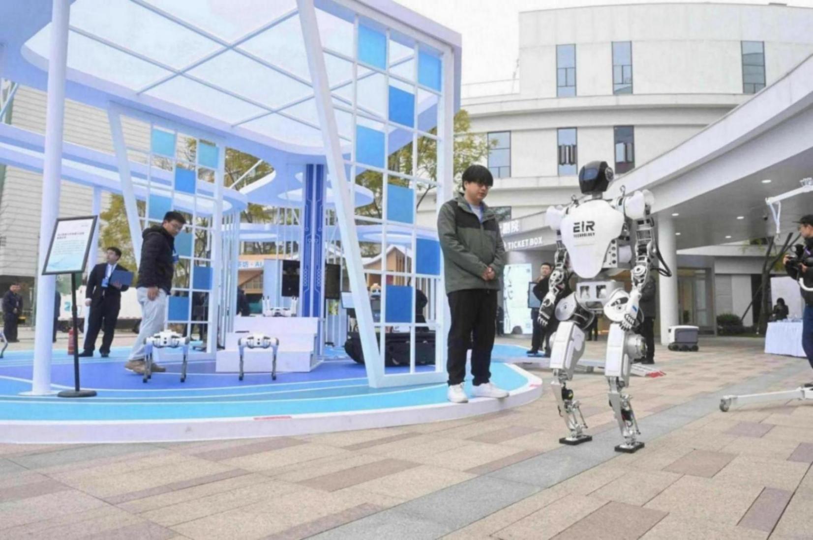 諸葛大模型全國總部項目落地成都 AI創新成果集中亮相