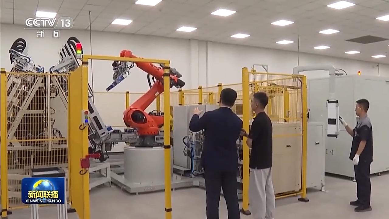 探秘薄如紙片的衛星“充電寶”